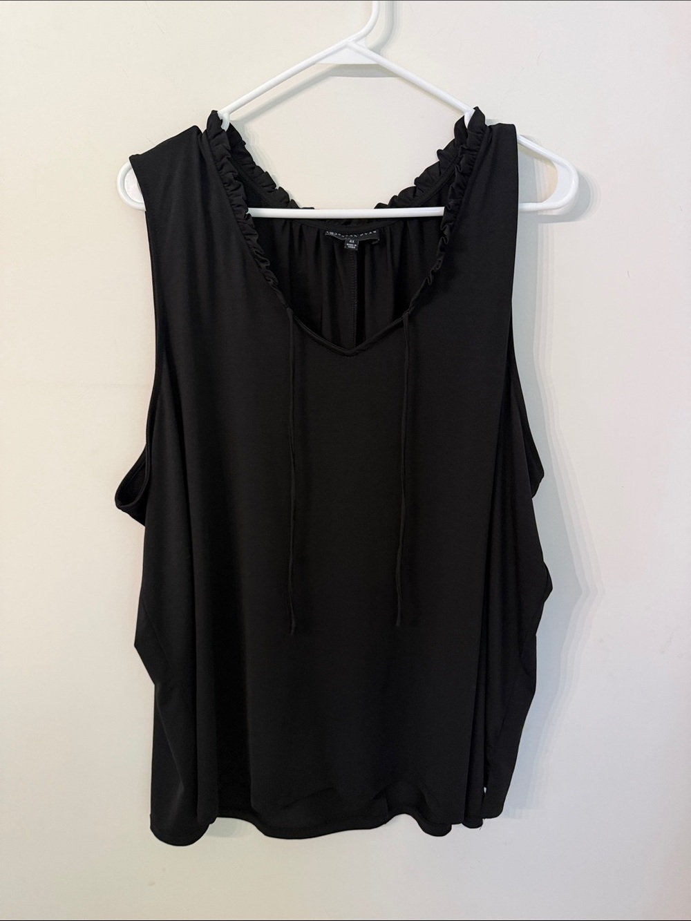 Ruffled V-Neck Sleeveless Tank Top in Black